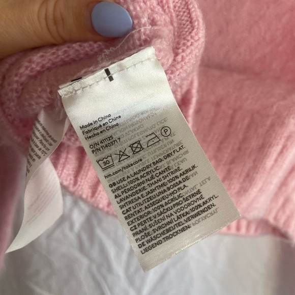 H&M Care Bears MOTIF-FRONT SWEATER Light pink Size Large - Picture 6 of 16